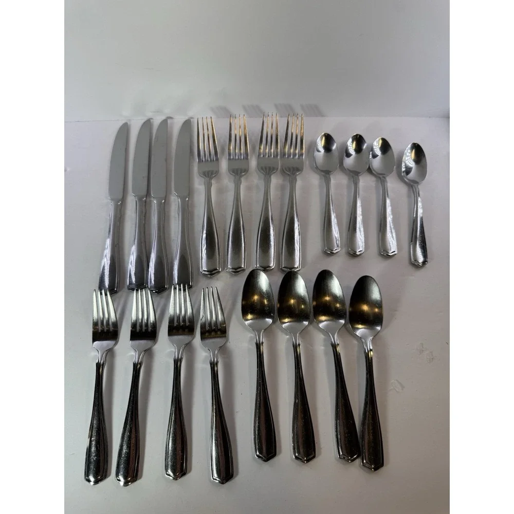 Oneida Carolina 18/10 Stainless Steel Flatware 20 Piece Set Service for 4